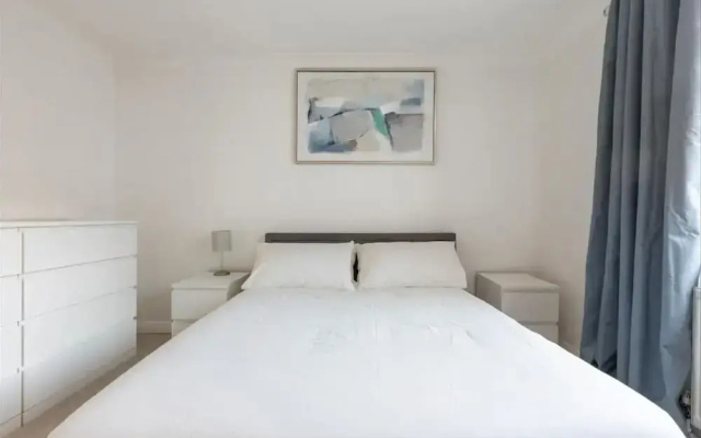 Spacious 1 bed Apartment With Parking & Balcony!