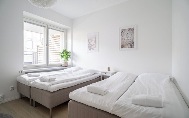1BR Penthouse with Sauna & Private Rooftop Terrace