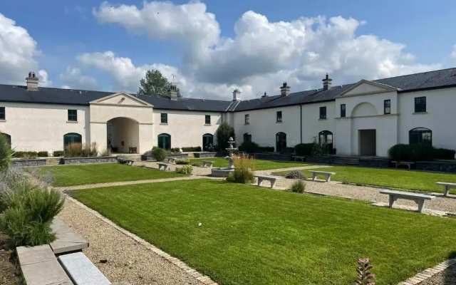 3 Castle Hume Court Holiday House