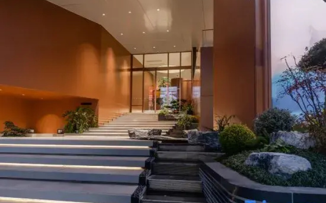 Jianguo Hidden Hotel (Shanghai Caolu GuTang Road Metro Station)