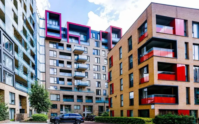 Modern Greenwich Flat With Parking