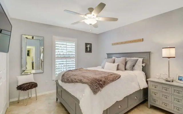 4865 Regal Dr