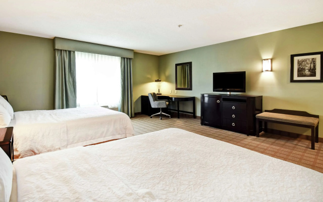 Hampton Inn & Suites Detroit-Canton