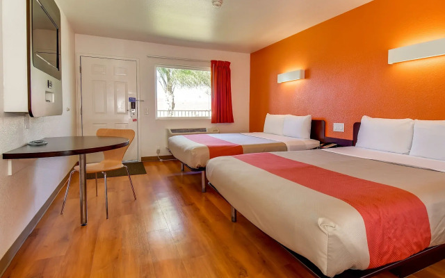 Motel 6 Riverside, CA - UCR East