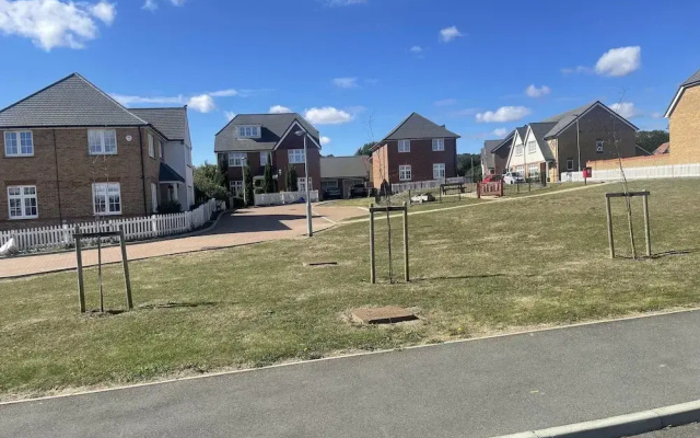 Modern-luxury 1bedroom-ensuitebathroom-garden-wifi