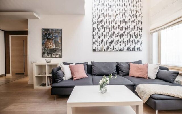 Incredible Modern Cosy Artistic Loft in Jewish Quarter by Local Artist 1