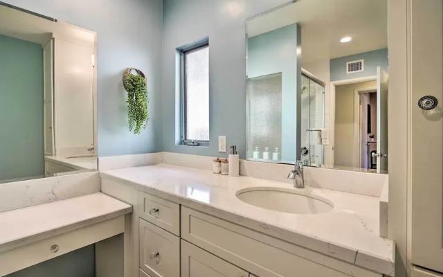 Los Angeles Suite ~ 7 Mi to Venice Beach!
