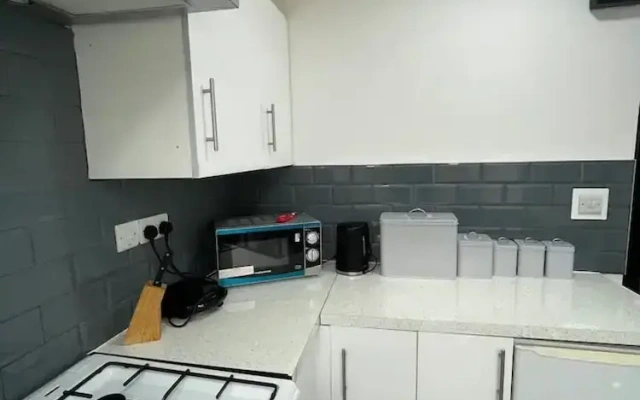 Ground Floor Cosy Studio Close to the City