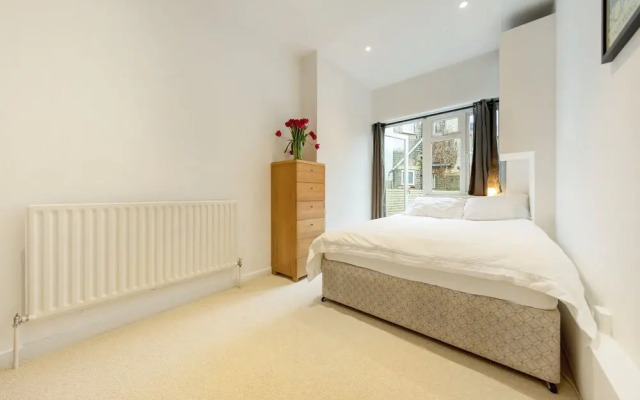 The Spacious Putney Duplex - SCF