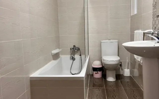 F4-3 Room 2 single beds shared bathroom