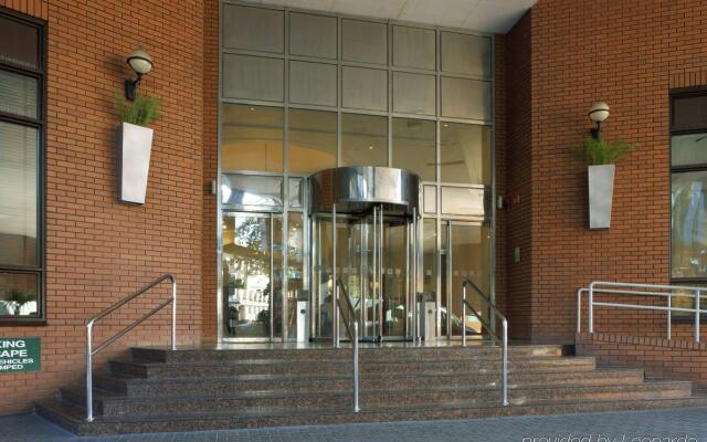 Отель Holiday Inn London Kings Cross / Bloomsbury вид на фасад