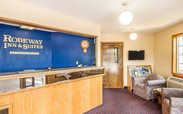 Rodeway Inn & Suites Portland West - Beaverton