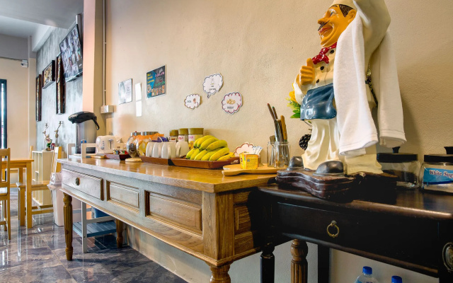 The Guest Hotel - Hostel