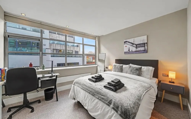 Stylish and Central City Apt With 2 Bathrooms