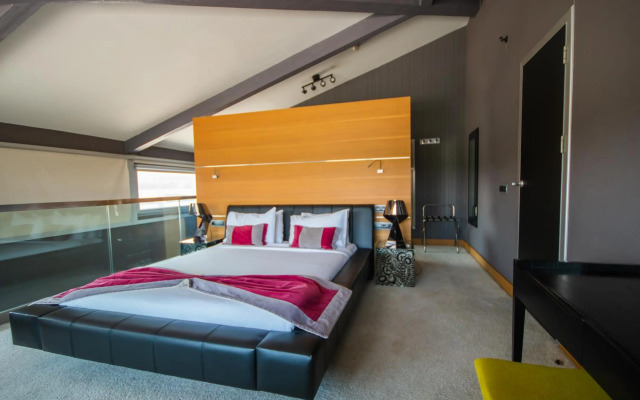 Vernazza Suites Hotel