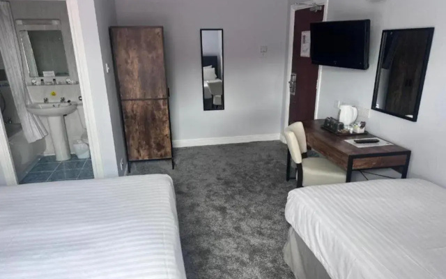Dancenter East Midlands Airport
