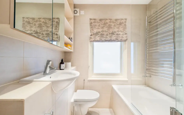 Lamont Street Apartment