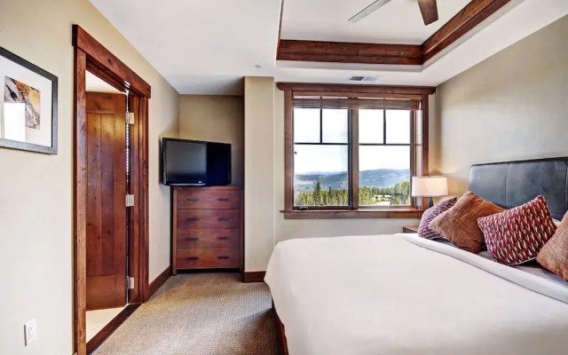 One Ski Hill Place S8412