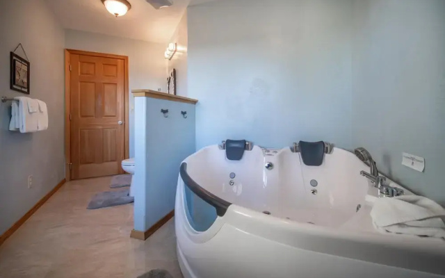 Stunning Bay and Ocean Views with Soaking Tub - Serene Coastal Escape