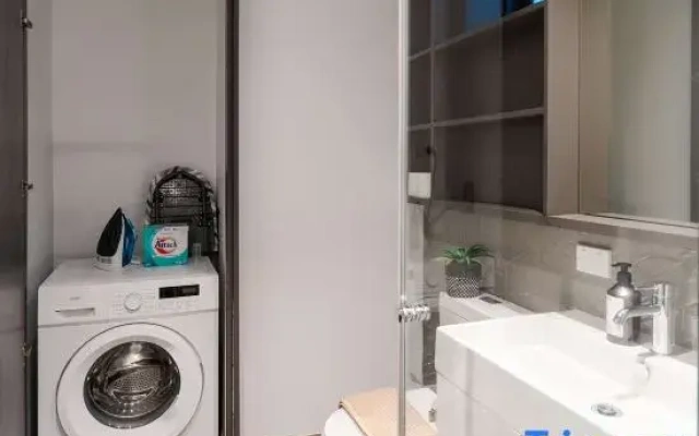 Modern Hawthorn 1BR Walk to Cafes & Transport