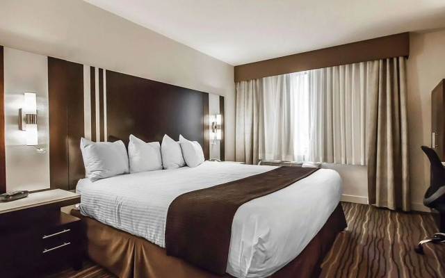 Comfort Hotel Vancouver Airport