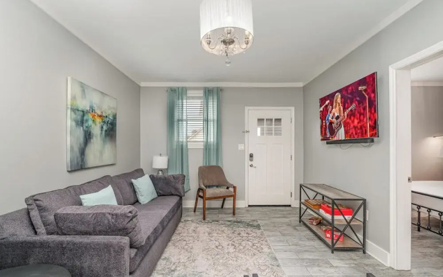Lucent Pearl - Private Patio - Near Broadway