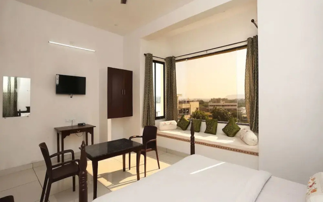 OYO 9723 Home Farm Stay Connaught Palace