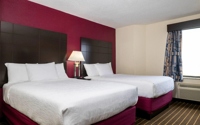 Baymont Inn & Suites by Wyndham Mukwonago