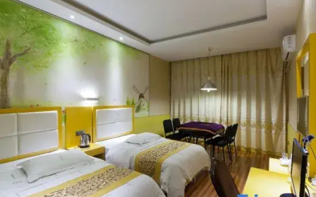 Saturday Theme Hotel