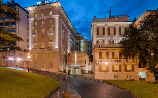 Отель NH Genova Centro вид на фасад