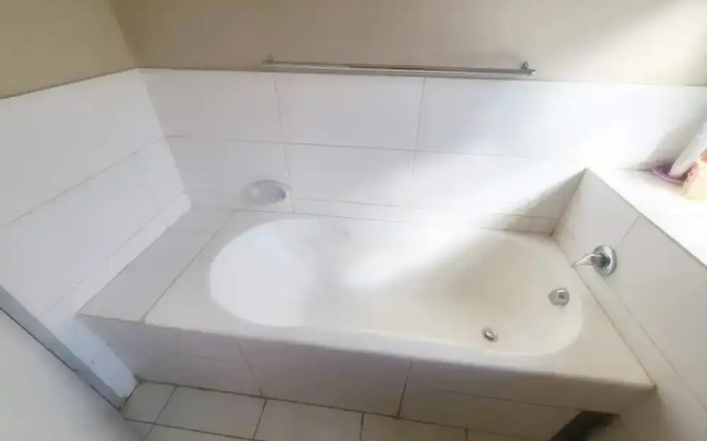 Remarkable 2-bed Apartment in Harare