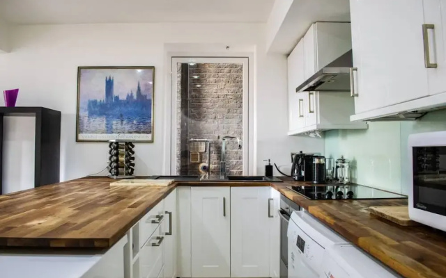 Bright & Cosy 2 Bed Apartment in Notting Hill