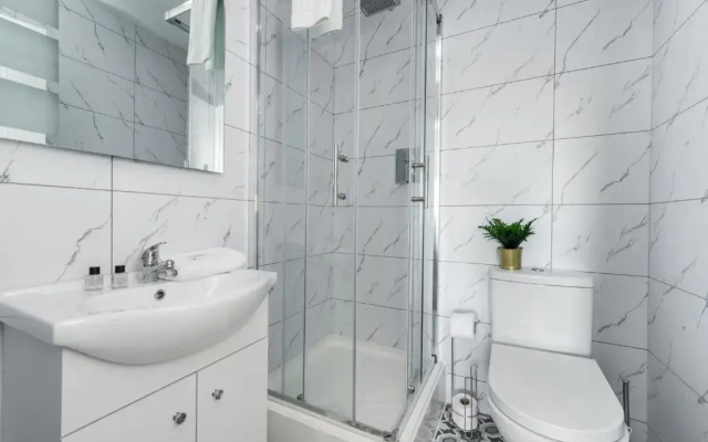 Liverpool Dockfront Apt With Parking - Sleeps 6