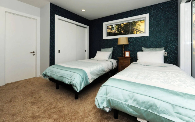 DH Lakeview Villa