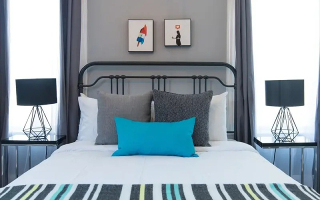 Expansive 6BR in West Queen West by Sonder