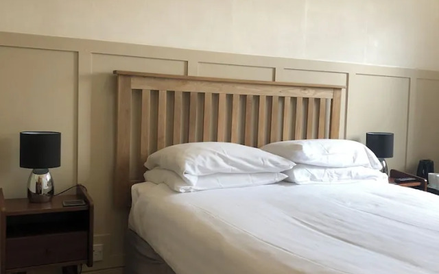 Helmsman Guesthouse