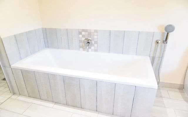 Whalesong Hotel & Spa