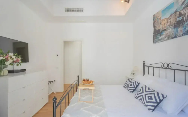 Independence Apartment With Balcony by Rent all Como