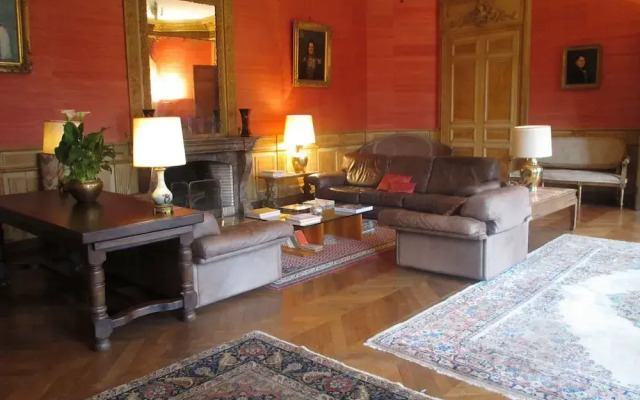 Chateau De Vauloge