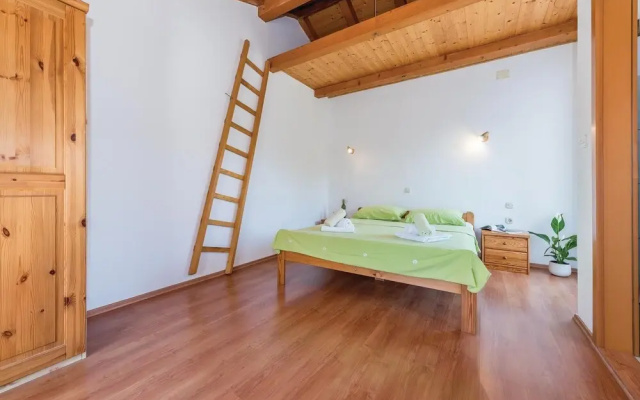 Beautiful Apartment in Brodarica With Wifi and 3 Bedrooms