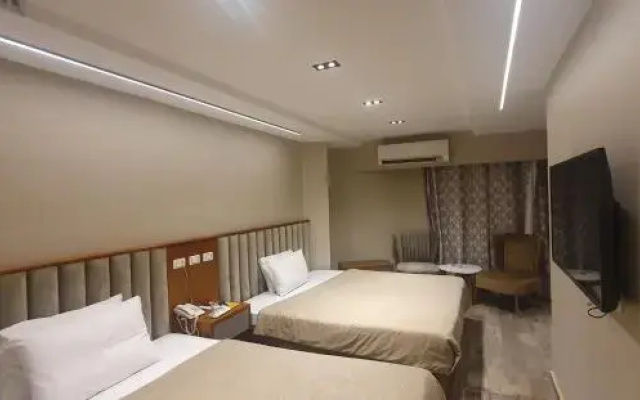 Garden City Plaza Hotel