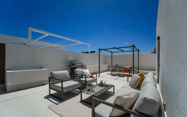 Marina Garden Penthouse 3 Bedroom Apartment