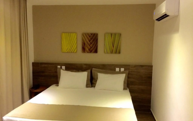 Ravenala Hotel
