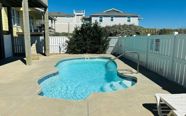 Clamelot 4 Bedroom Home by RedAwning