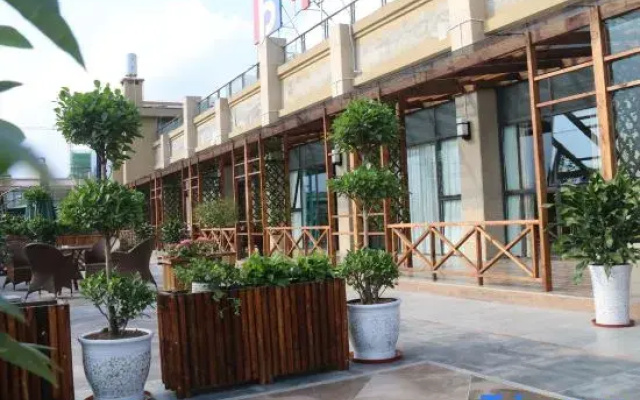 Zizhong Zhongtie Bomei Hotel