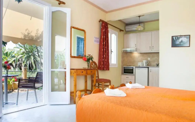 Tzivras Villa & Apartments