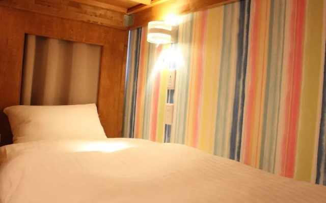 hostel & powder room crane - Caters to Women