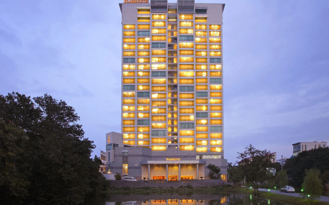 Отель Fraser Suites Hanoi вид на фасад