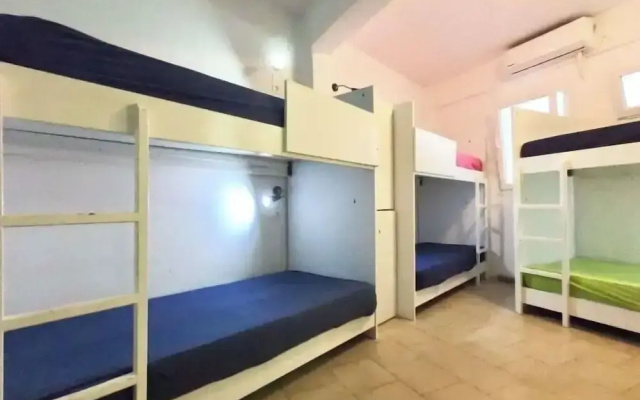 Fira Backpackers Place