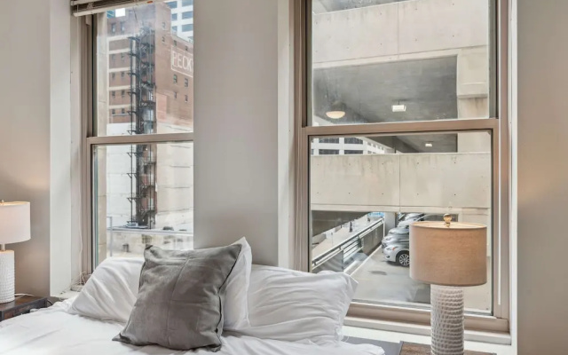 Spacious 2BR Downtown Retreat